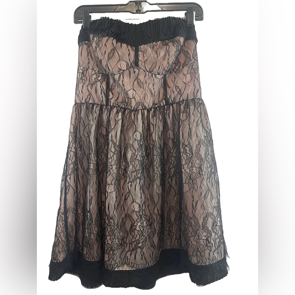 Elegant Strapless Lace Dress - Black and Tan
